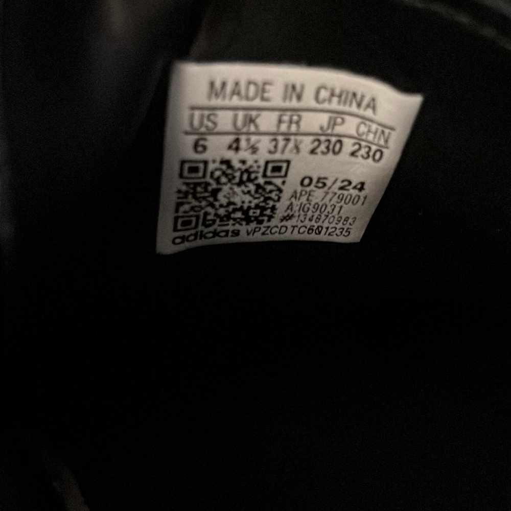 Adidas Women’s Sambas - Picture 7 of 7